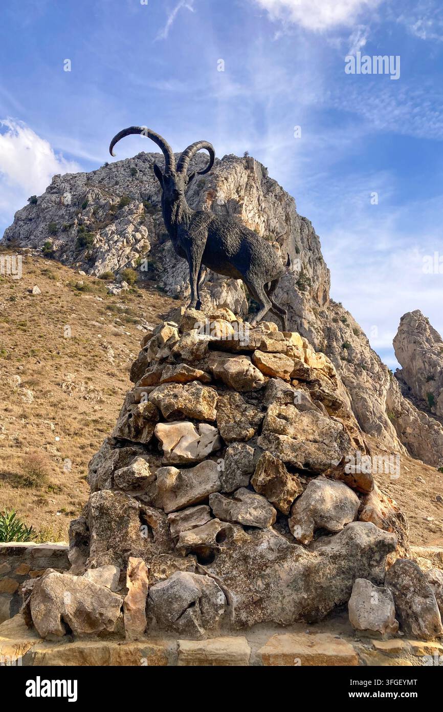 ZAFARAYA, SPANIEN - 1. NOVEMBER 2025: Aussichtspunkt in Zafarraya, Naturpark Sierra Tejeda, Spanien - Smartphone-aufgenommenes Stockfoto