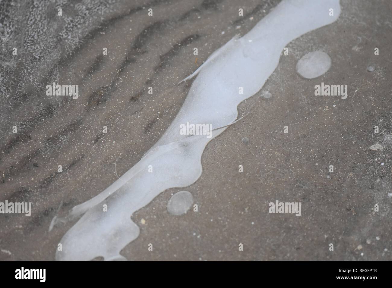 Eisstruktur auf gefrorenem See Stockfoto