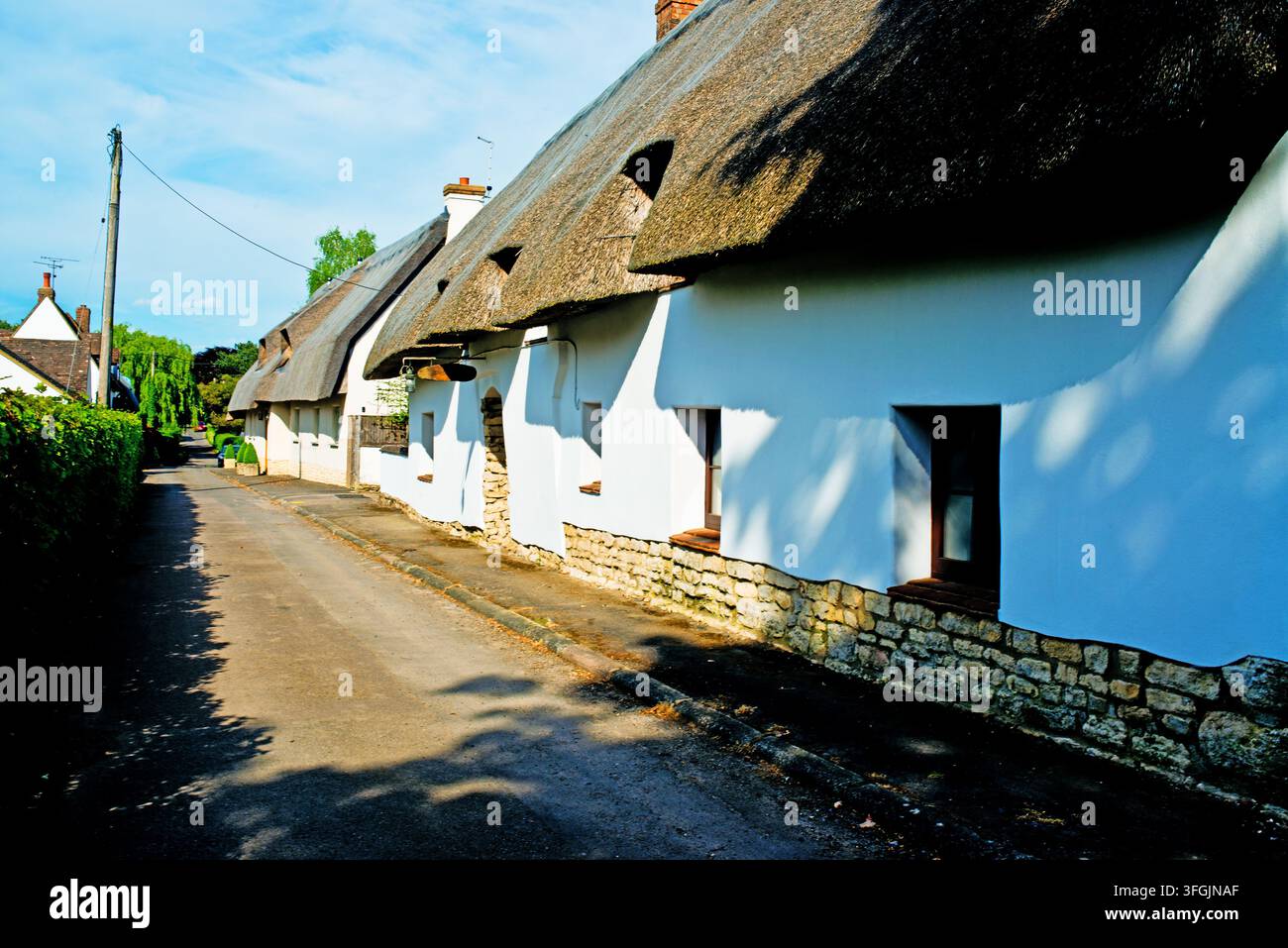 Strohgedeckte Cottages, Westlington, Buckinghamshire, England Stockfoto