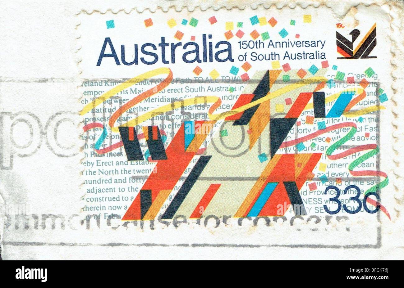 Vintage 1986 Australien 33c Briefmarke anlässlich des 150. Jahrestages von Südafrika auf Briefumschlagstück, mit einem Slogan-Poststempel. Stockfoto