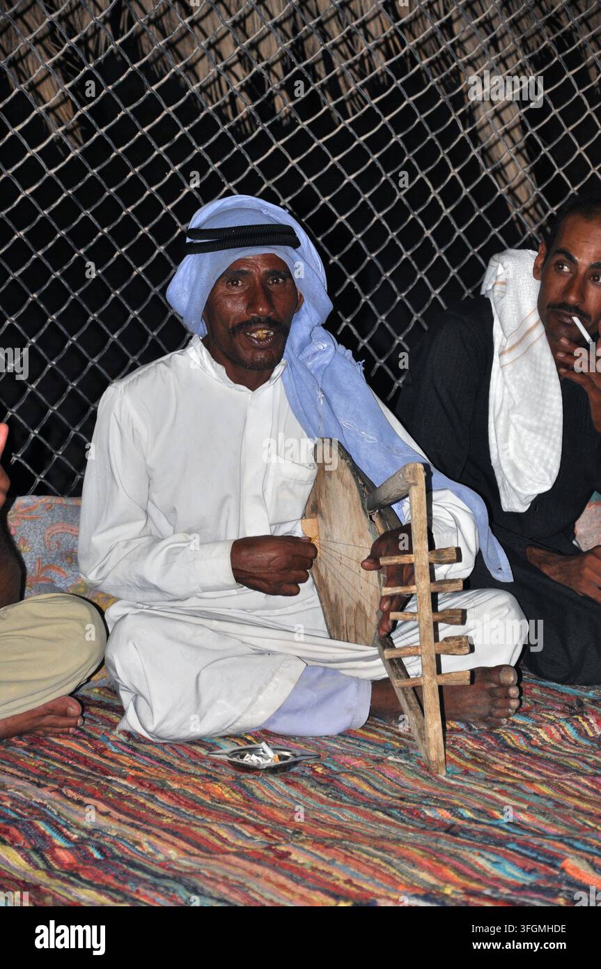 Sinaai, Ägypten – 10. August 2009: Foto eines singenden Beduinen Stockfoto