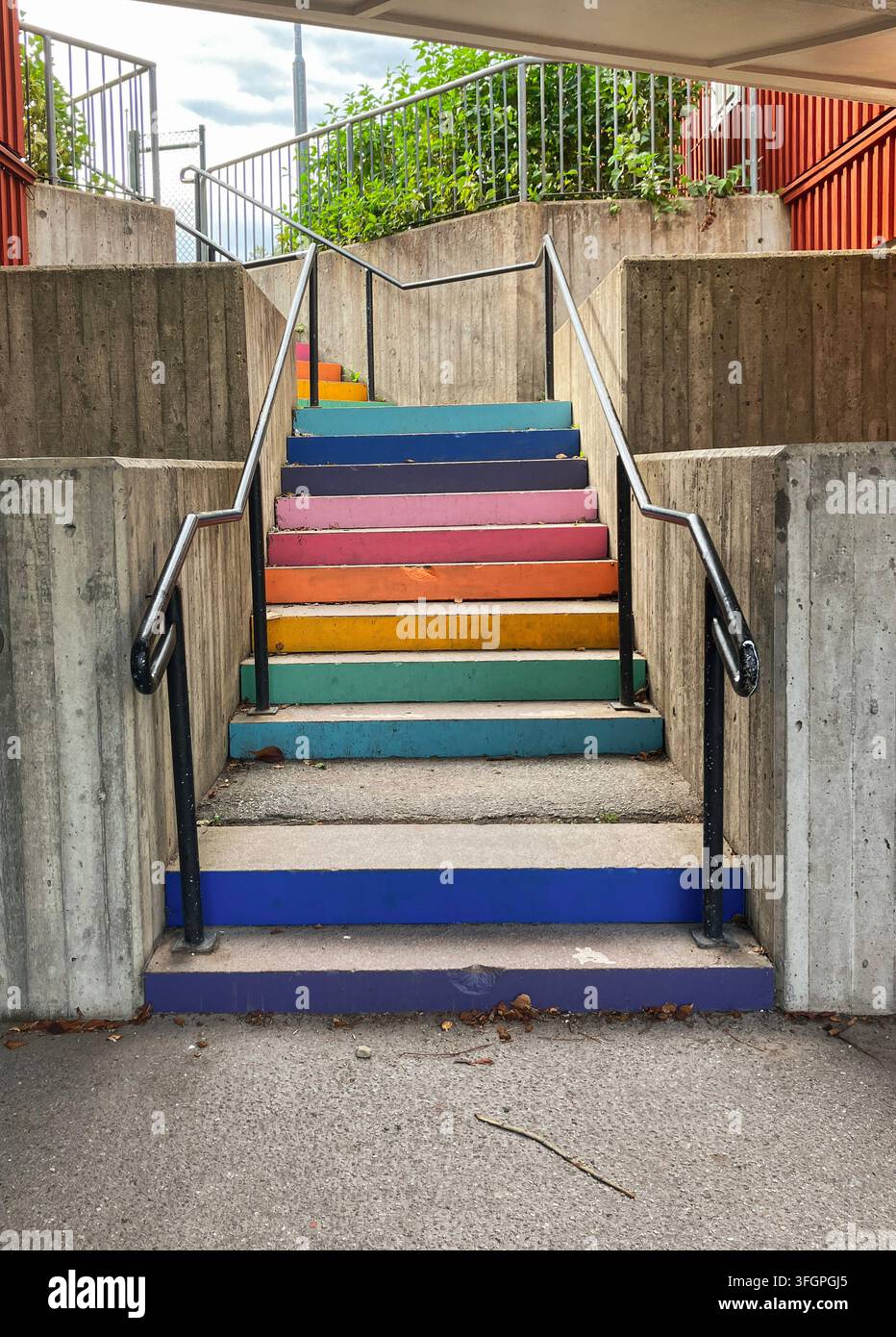 Bunte Pastell-Treppe in einem Vorort von Stockholm, Schweden Stockfoto