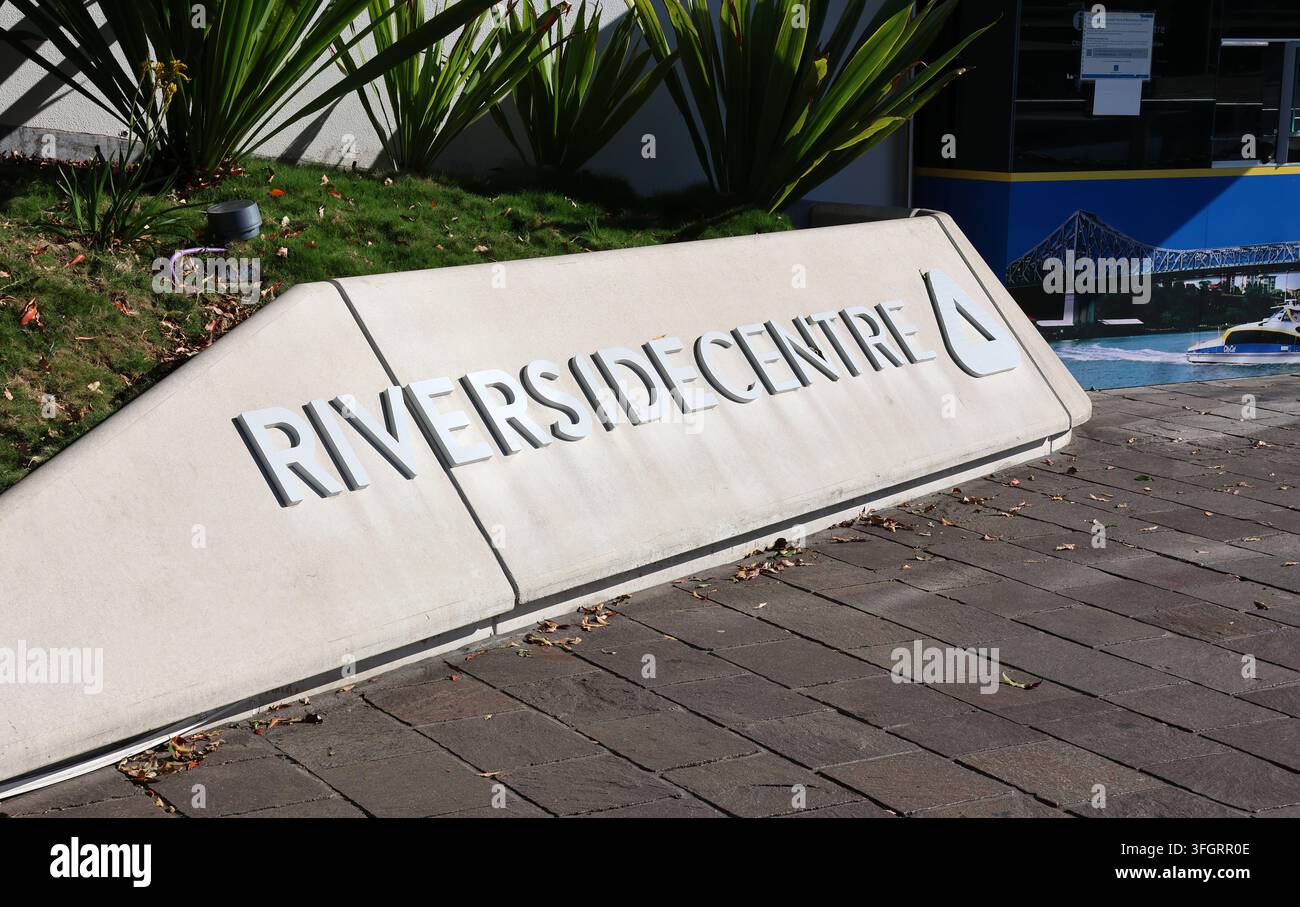 Ein Beton-Eingangsschild für das Riverside Centre-Gebiet im Brisbane CBD in Queensland, Australien Stockfoto