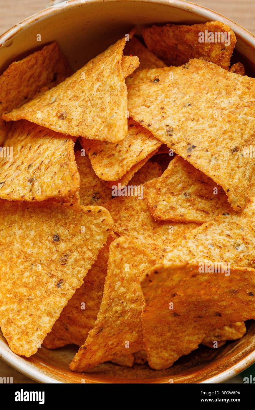 Nahaufnahme von oben über würzige Tortilla-Chips Stockfoto