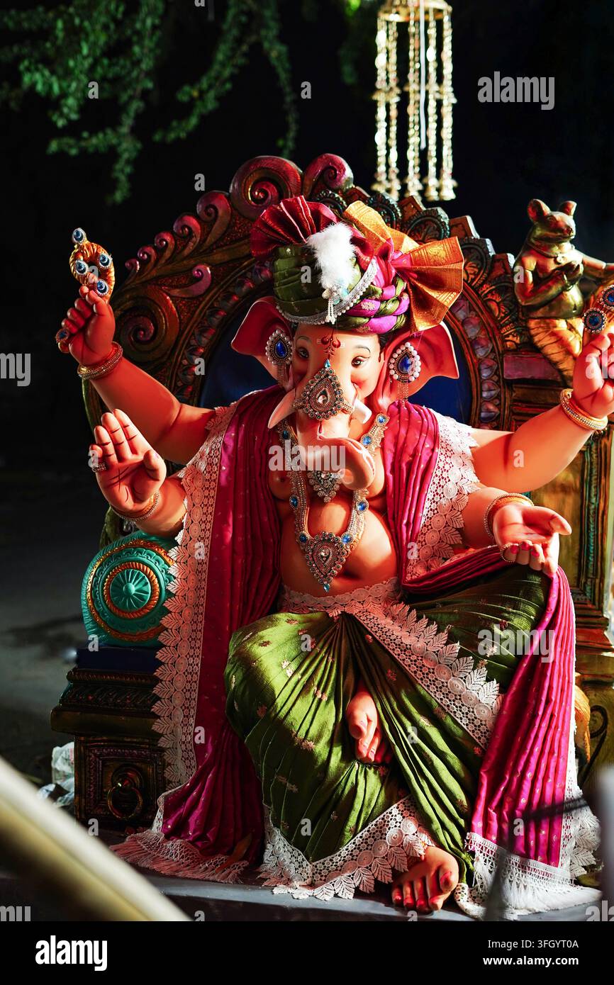 Statue von Lord Ganesha am Vorabend des Ganesha-Chaturthi-Festes in Indien. Stockfoto