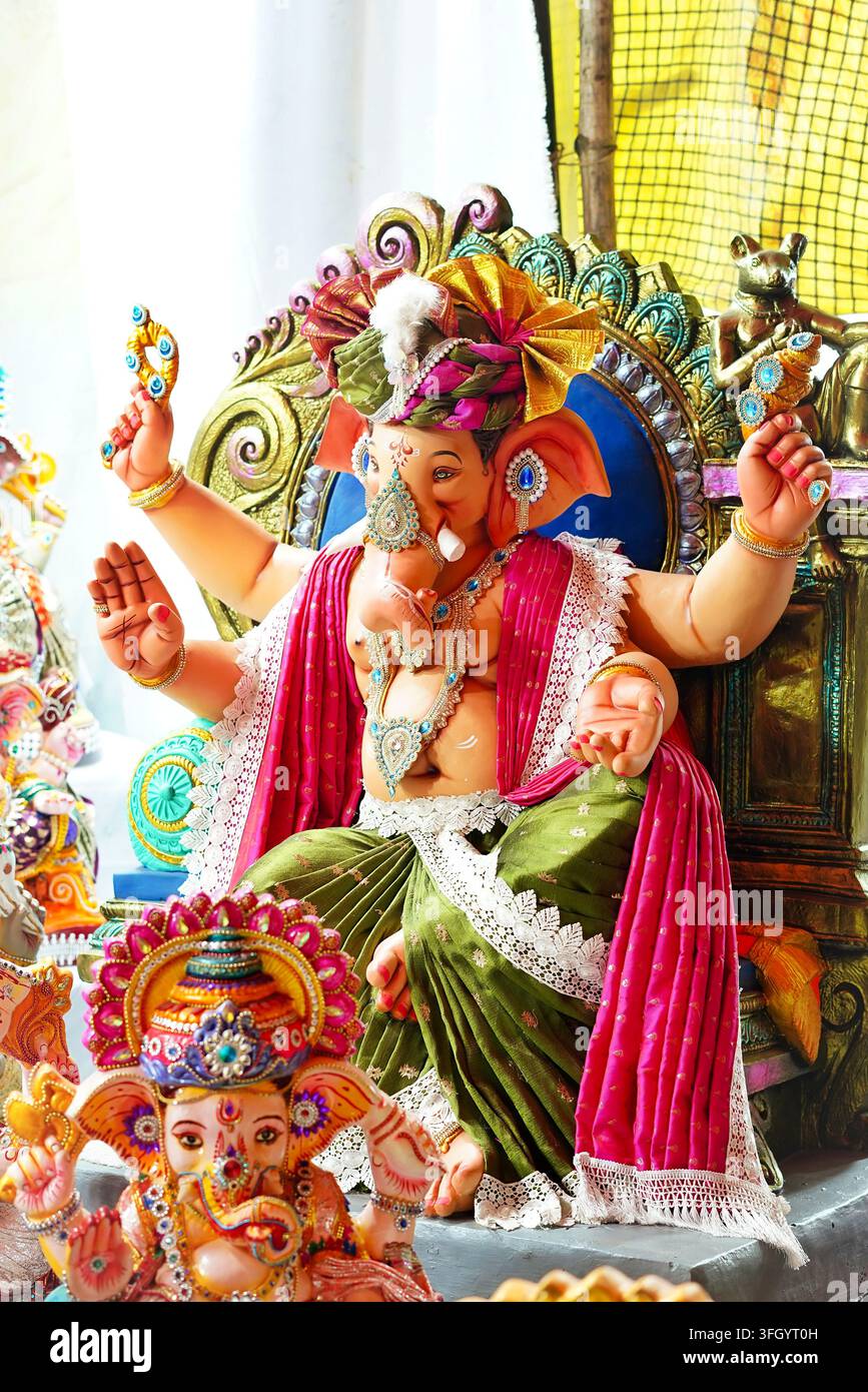 Statue von Lord Ganesha am Vorabend des Ganesha-Chaturthi-Festes in Indien. Stockfoto