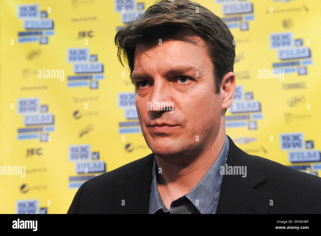 Nathan Fillion bei einer Vorführung von 'Viel Lärm um nichts' in Austin, Texas, am 10. März 2013. (Foto von John Anderson/The Austin Chronicle) Stockfoto