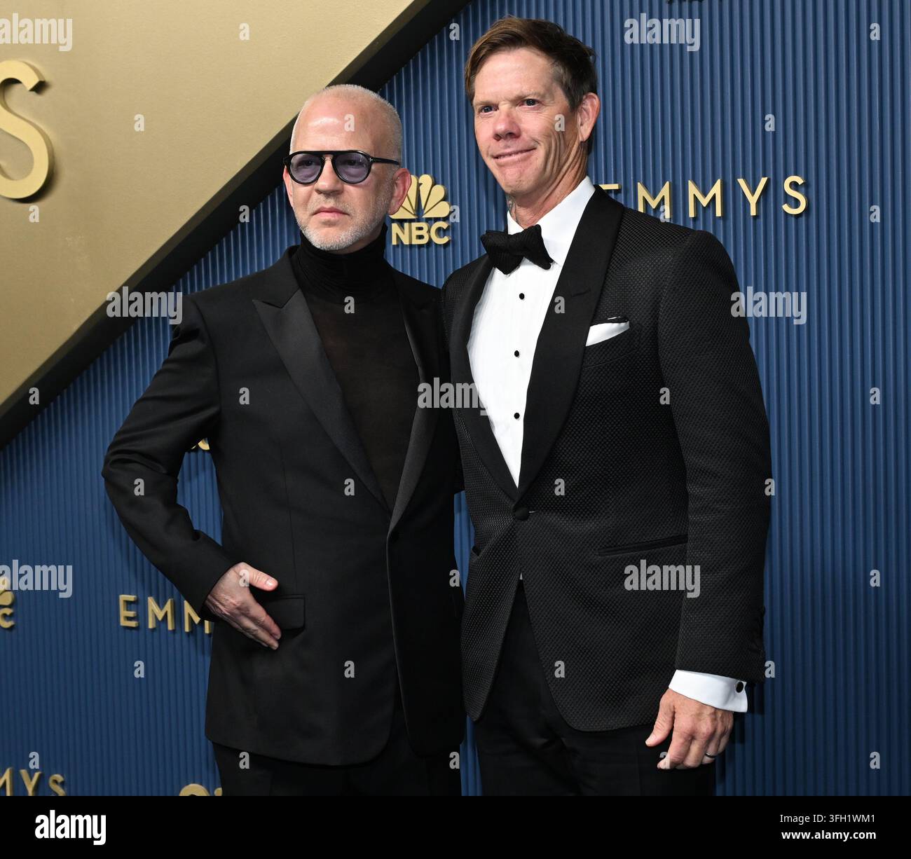 Los Angeles, Vereinigte Staaten. 14. Sep, 2026. Ryan Murphy (links) und sein Ehemann, der Fotograf David Miller, kommen am Montag, dem 14. September 2026, zum 78. jährlichen Primetime Emmy Awards im Peacock Theater in Los Angeles an. Foto von John McCoy/UPI Credit: UPI/Alamy Live News Stockfoto