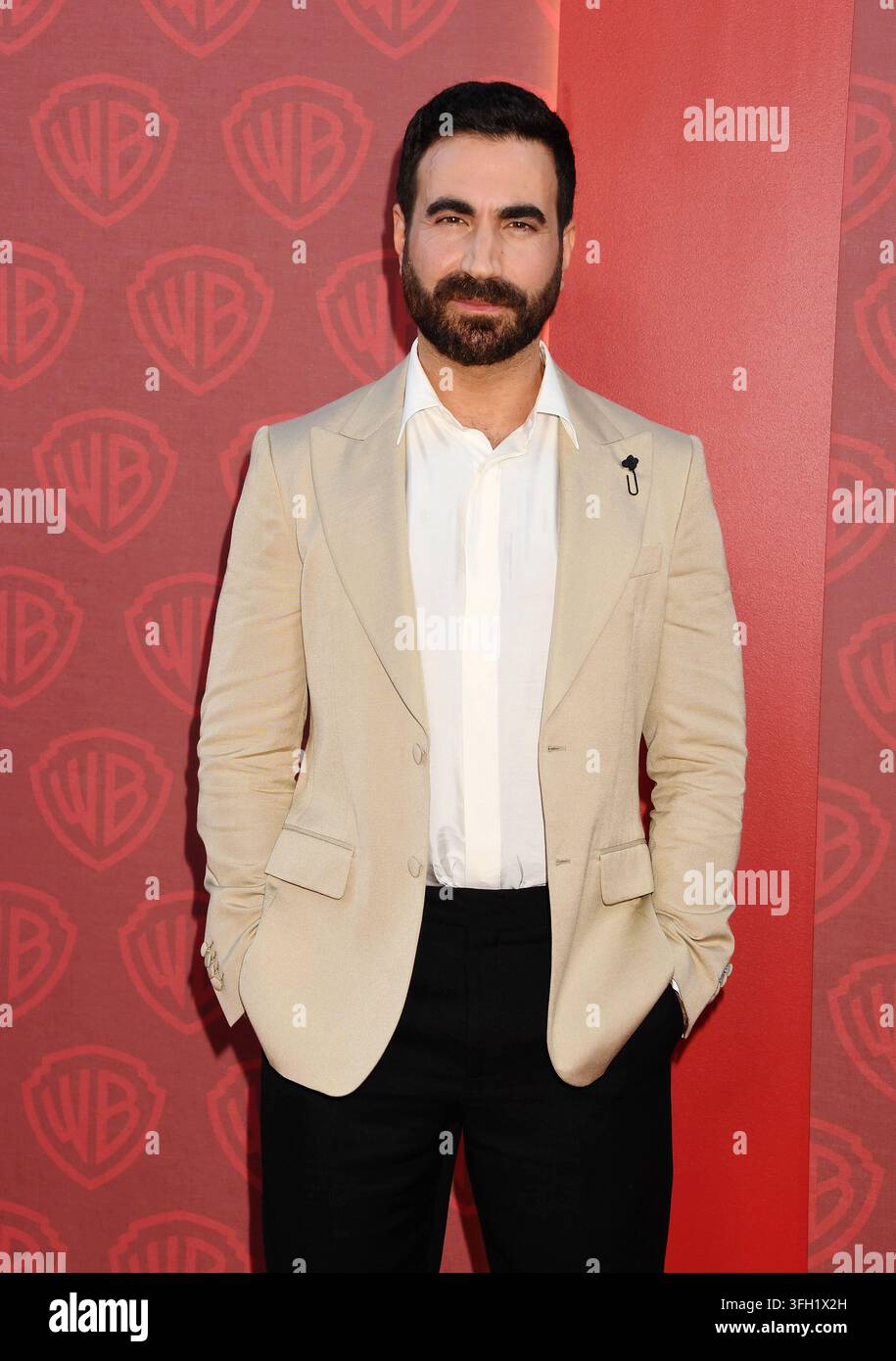 WEST HOLLYWOOD, KALIFORNIEN - 13. SEPTEMBER: Brett Goldstein nimmt an der 78. PrimeTime Emmy Awards Nominees Celebration der Warner Bros. Television Group teil Stockfoto
