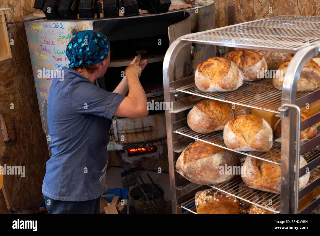 Créquy (Nordfrankreich): La Boulange Bäckerei. Handwerkliche Bio-Brotproduktion Stockfoto