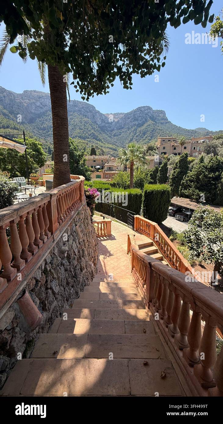 Gebäude in Valldemossa Mallorca - Smartphone-aufgenommenes Stockfoto