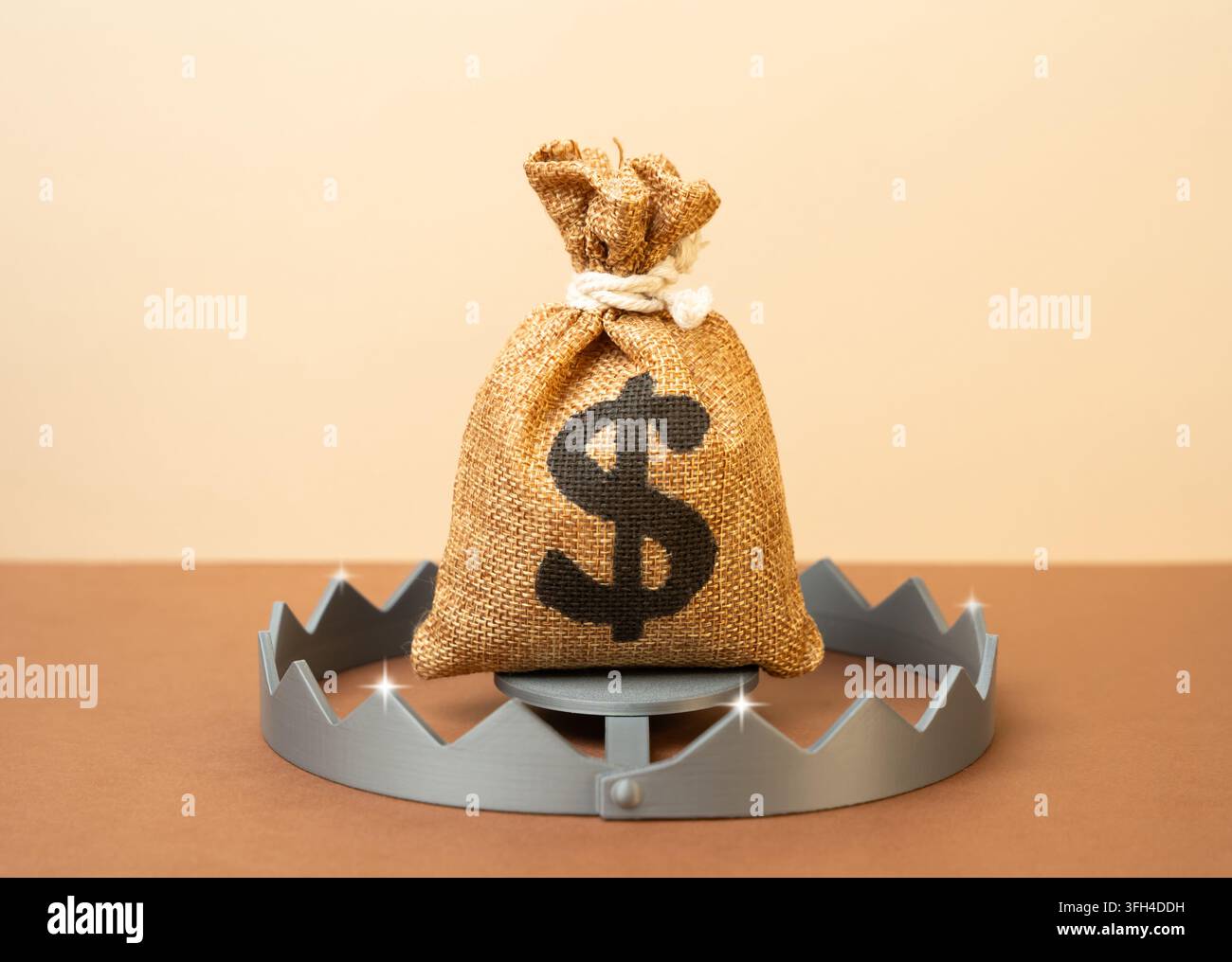 Ein Geldbeutel mit einem Dollar, der in einer Falle gefangen ist. Konzept von finanziellen Risiken und wirtschaftlicher Gefahr. Symbol für Schuldenfalle, Bankrott und unerwarteten Geldverlust heute. H Stockfoto