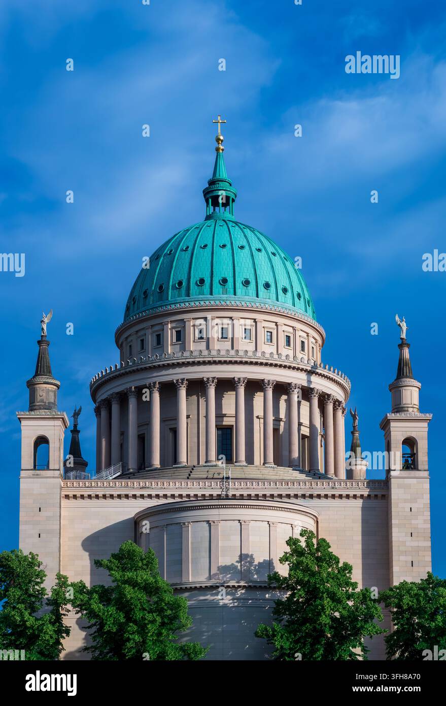 Nahaufnahme der Architektur der Rückseite der St. Nikolaikirche am Alten Markt in Potsdam, Brandenburg, Deutschland. Stockfoto