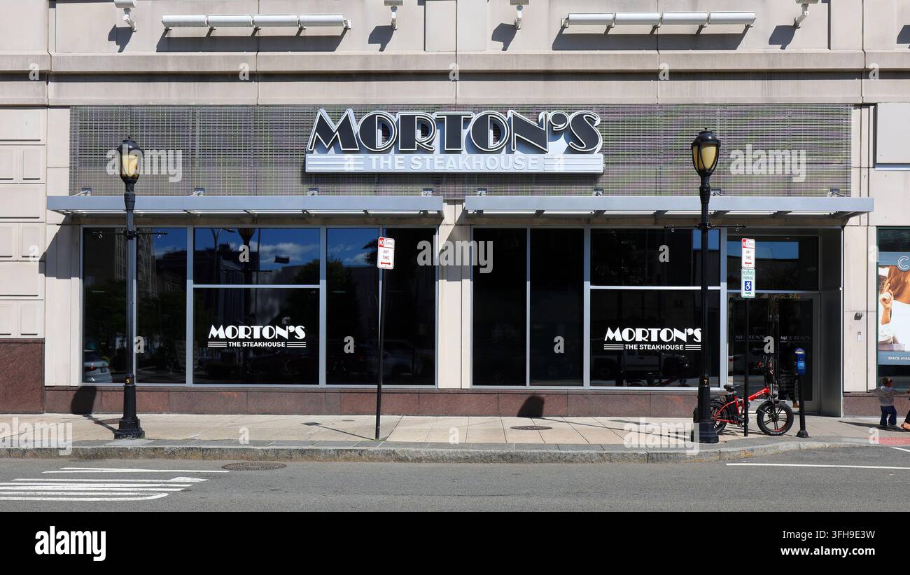 Morton's Steakhouse, 5 Mamaroneck Ave, White Plains, New York, Schaufenster einer Steakhouse-Kette. Stockfoto