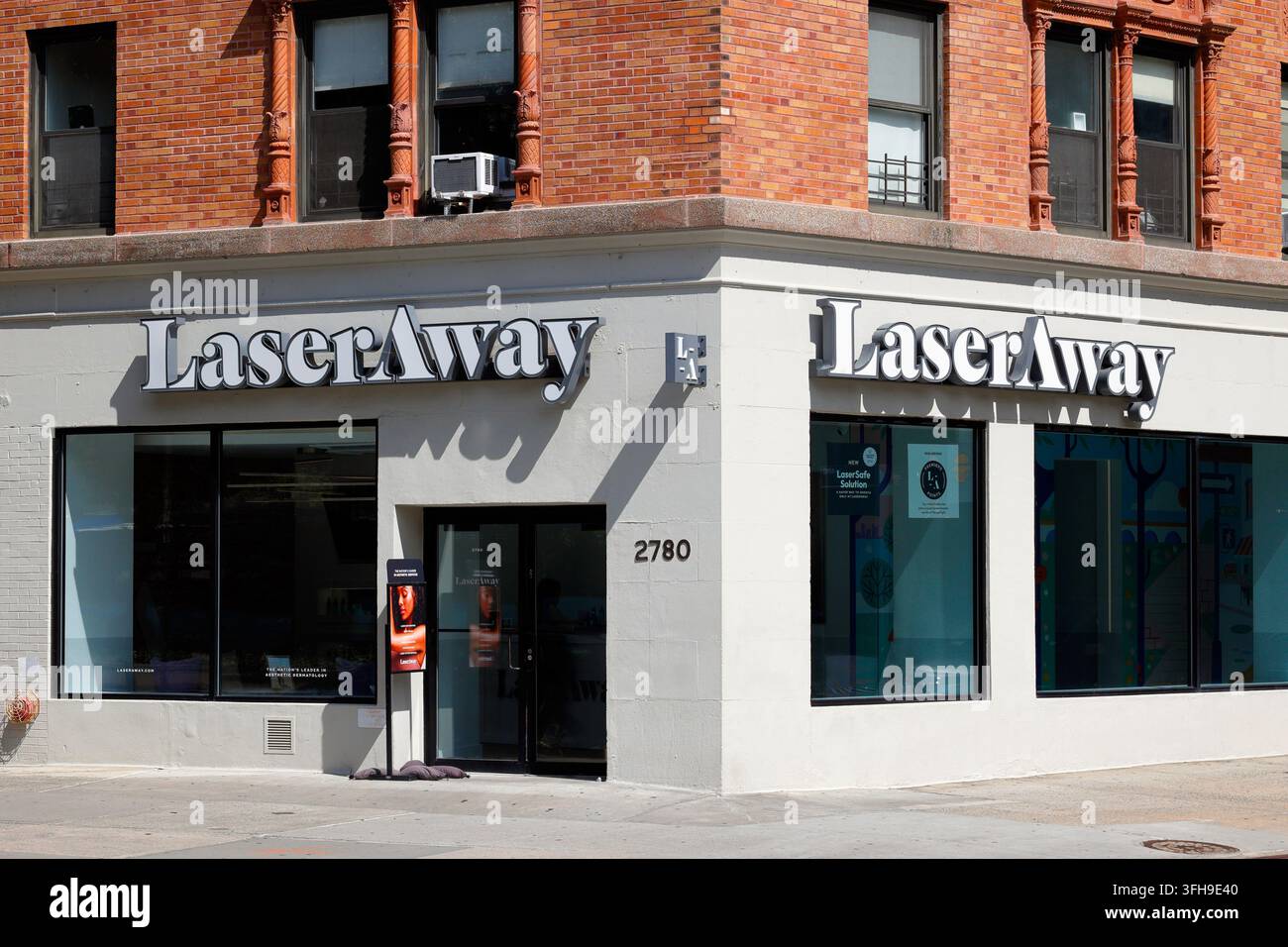 LaserAway, 2780 Broadway, New York, NYC-Laden eines Laserentfernungsdienstes und Hautpflegezentrums in der Upper West Side von Manhattan. Stockfoto