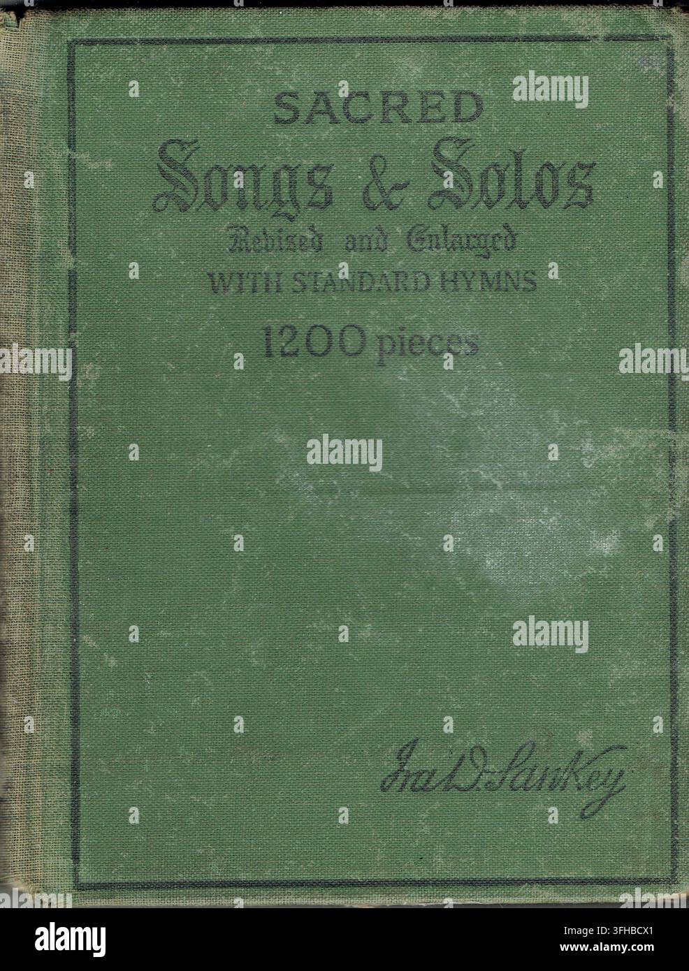 Antike Hardcover-Buchumschläge aus grünem Stoff Anfang des 20. Jahrhunderts für Sacred Songs & Solos mit Standard Hymns, 1200 Stücke Edition zusammengestellt von Ira D Sankey. Stockfoto