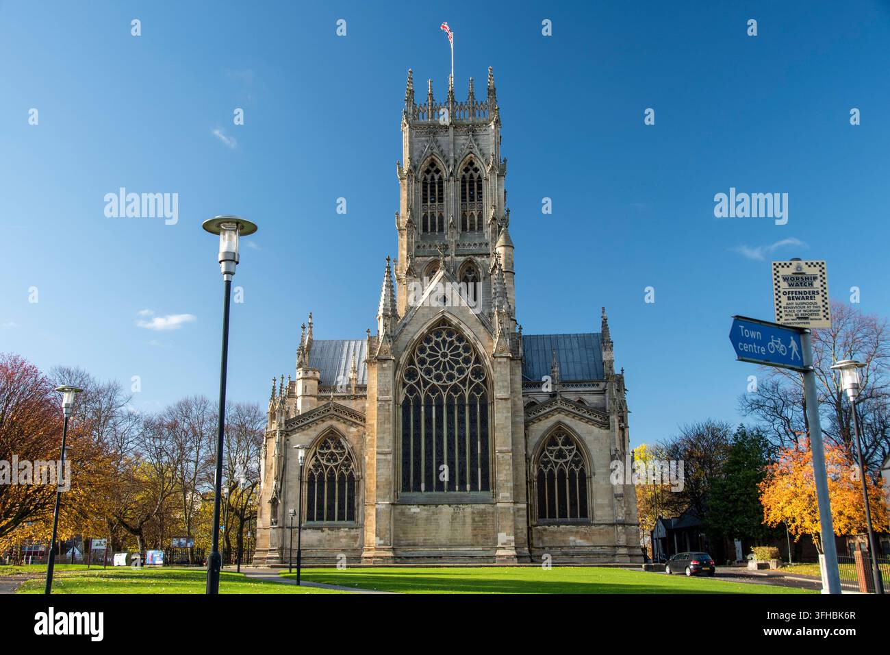 Doncaster, UK : 13. Nov 2018 – Doncaster Minster (und Pfarrkirche St. Georg) ist eine prächtige Kirche im neugotischen Stil erbaut Stockfoto