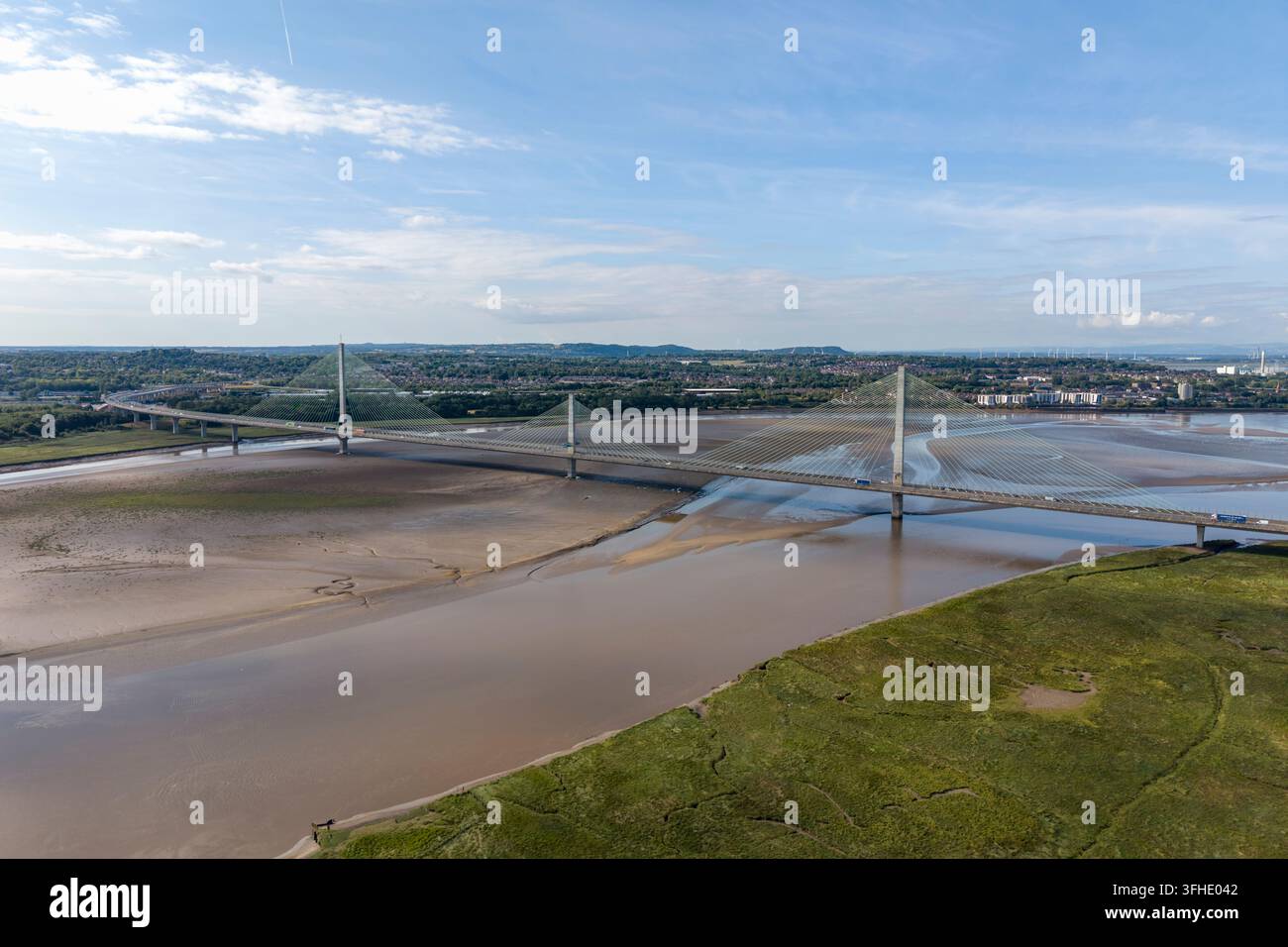 Luftbild der Mersey Gateway Bridge und des Flusses Mersey, Halton, UK. Stockfoto