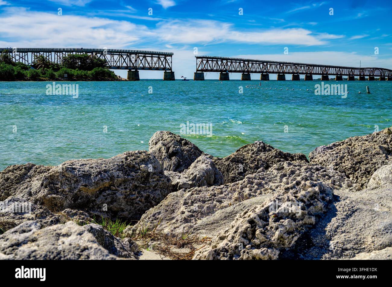 Die verlassene Bahia-Honda-Eisenbahnbrücke im Bahia-Honda-State-Park, untere Florida Keys Stockfoto