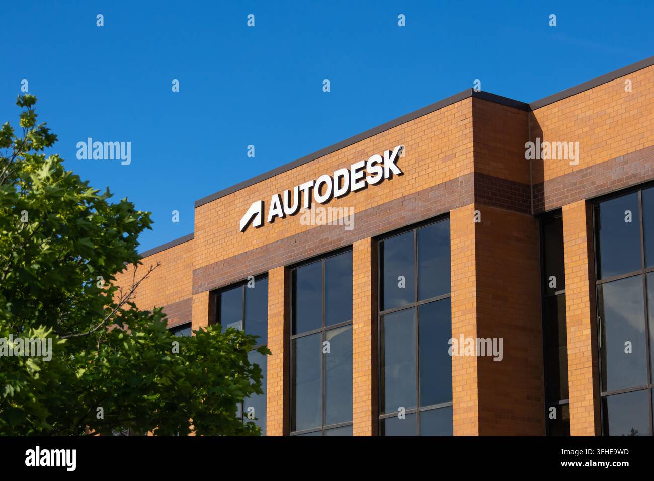Novi, Michigan – 15. Februar 2026: Gebäude der Autodesk-Hauptverwaltung mit Firmenlogo-Schild an der Ziegelfassade Stockfoto