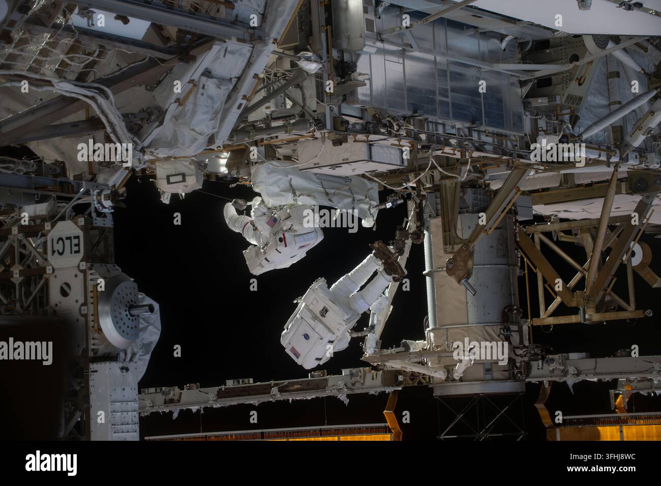 NASA-Astronauten Jessica Meir und Chris Williams absolvieren einen Weltraumspaziergang, 18. März 2026 Stockfoto