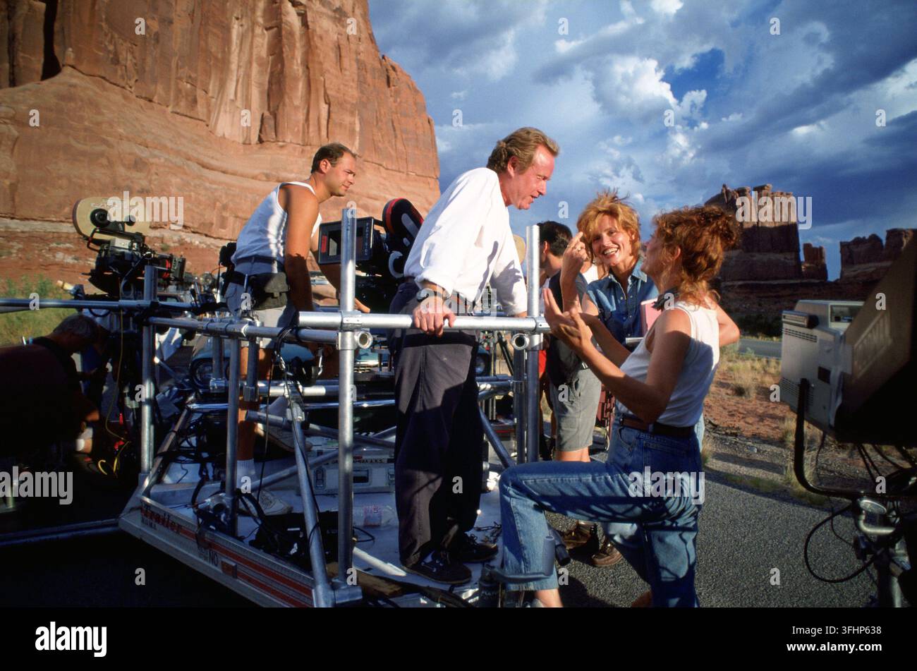 Thelma & Louise (1991) Geena Davis als Thelma Susan Sarandon als Louise Ridley Scott - Regisseur *Filmstill - Nur für redaktionelle Nutzung* siehe Sonderanweisungen. CAP/PLF Bild geliefert von Capital Pictures Stockfoto