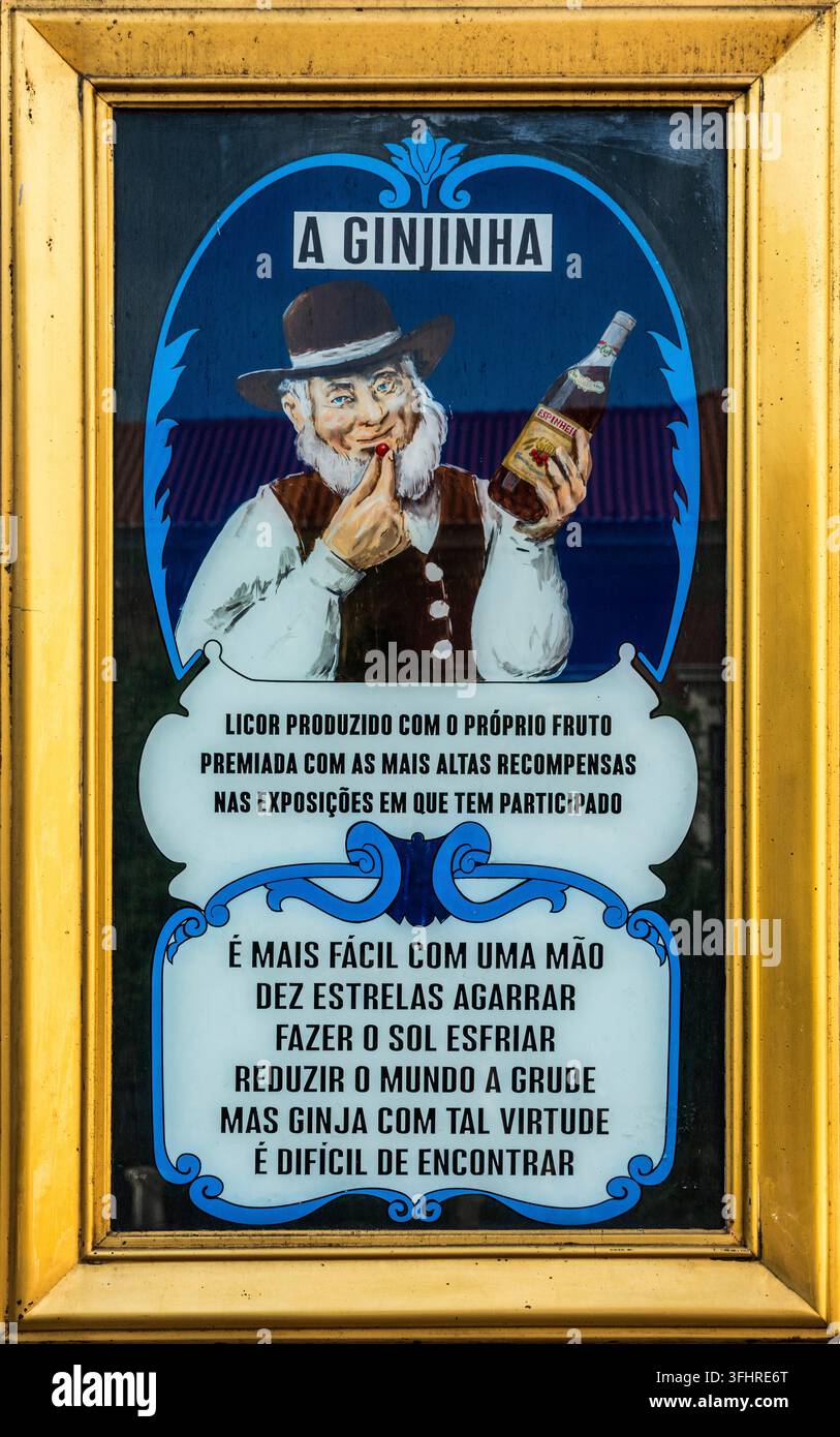 Historisches Werbeschild für den berühmten portugiesischen Sauerkirschlikör Ginjinha aus der traditionsreichen Bar A Ginjinha in Lissabon, Portugal, Lissabon, Portu Stockfoto
