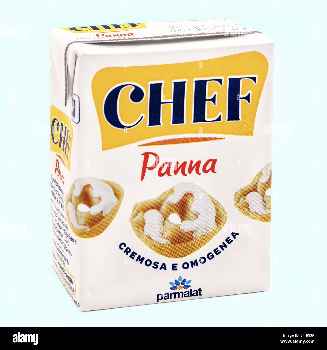 Parmalat Panna Chef, Kochcreme-Packung, Produkt der italienischen Marke isoliert auf hellblauem Hintergrund Stockfoto