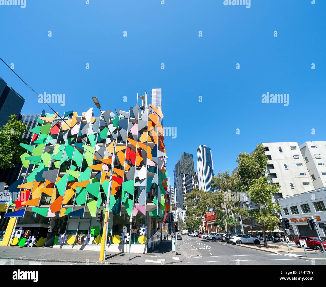 Melbourne Pixel Building ein klimaneutrales Bürogebäude mit einer farbenfrohen Fassade mit Farbpanels an der Queensberry- und Bouverie-Straße Stockfoto