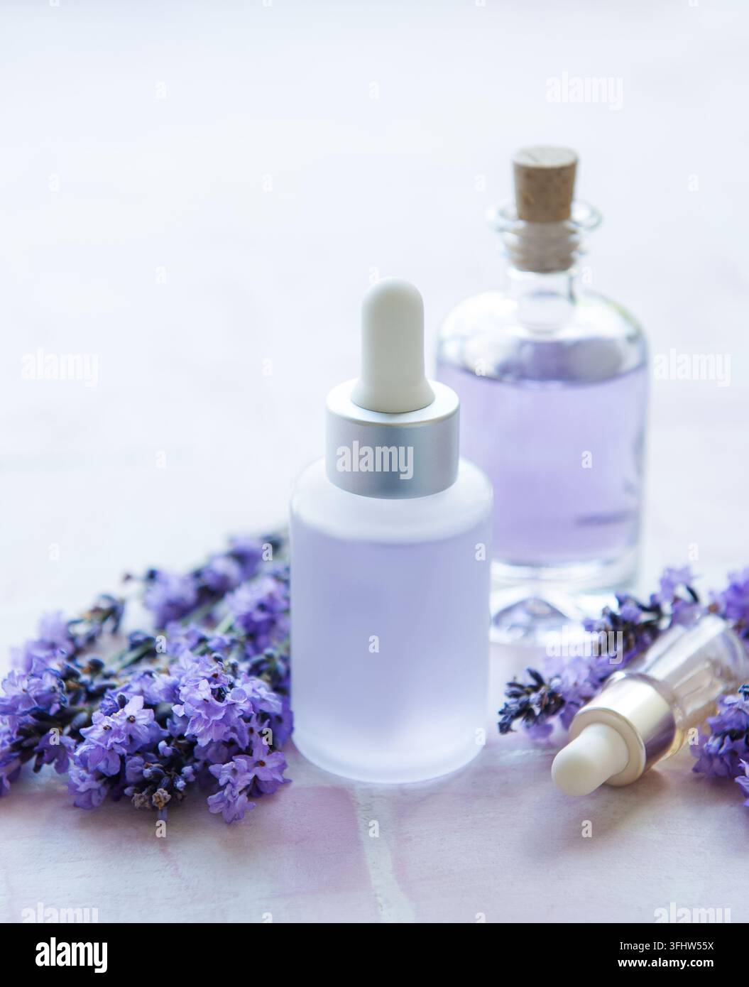 Aromatherapie-Lavendel-Badesalz und Massageöl Stockfoto