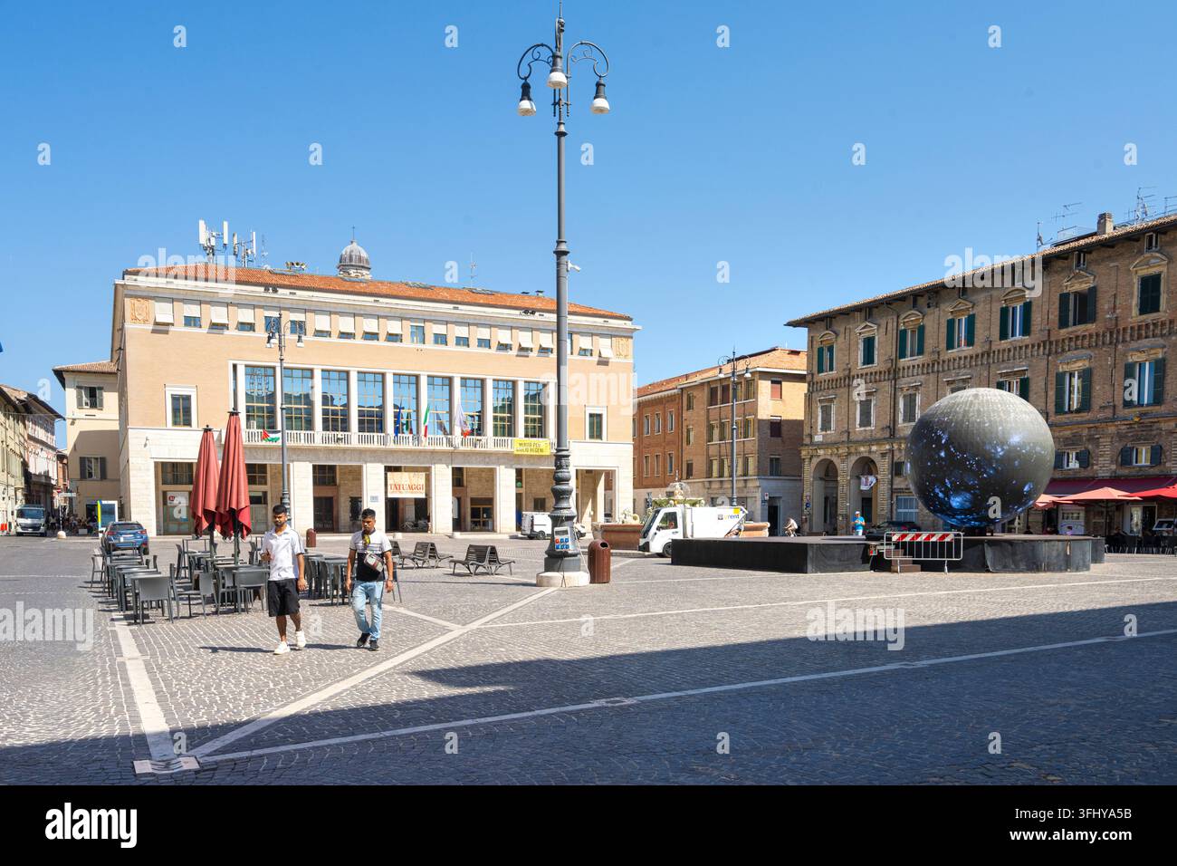 Pesaro, Italien. 8. September 2026. Blick auf das Rathaus von Pesaro im Stadtzentrum. Stockfoto