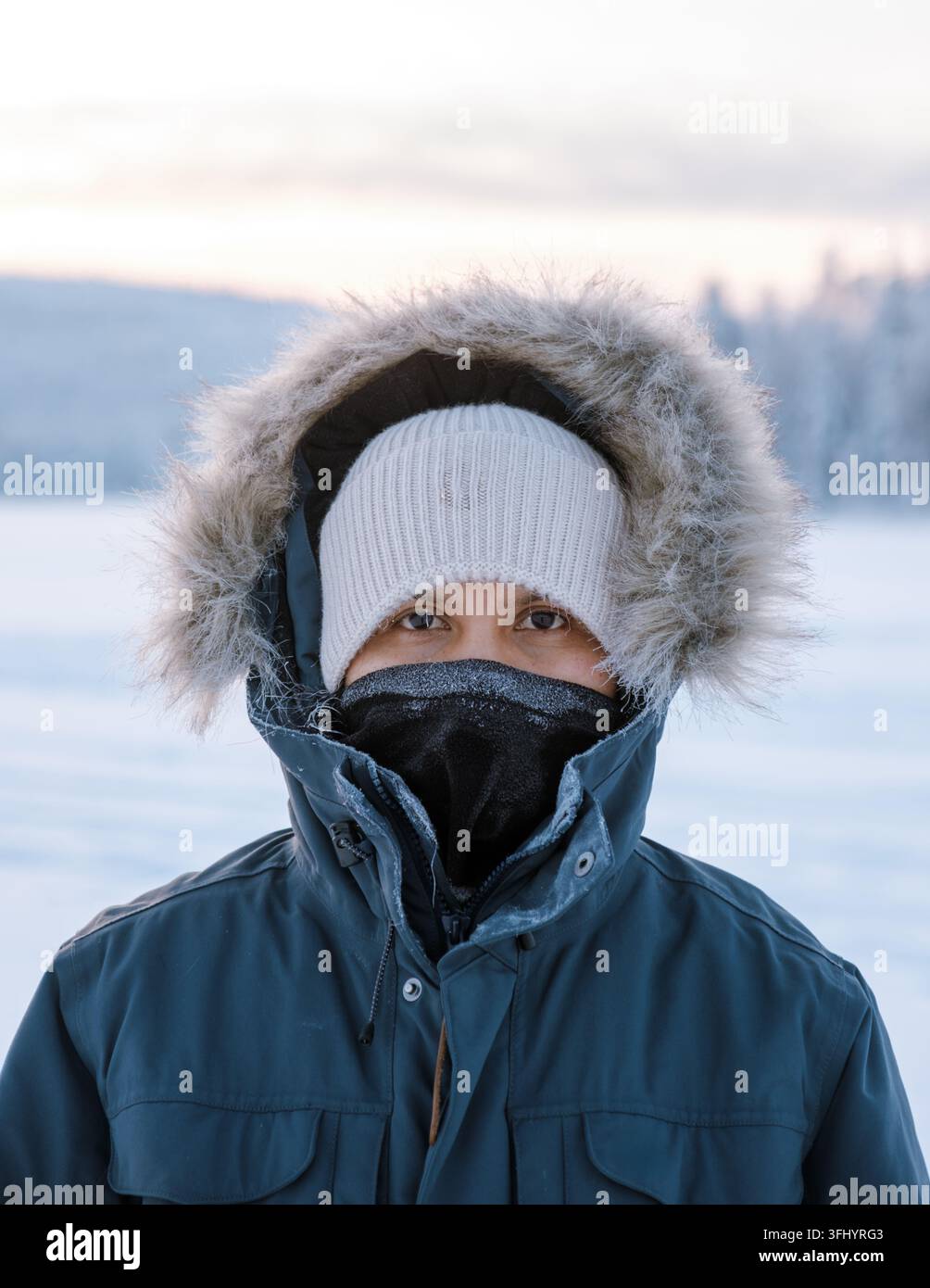 Erkunden Sie das Winterwunderland des Dorfes Akaslompolo in Lappland, Finnland Stockfoto