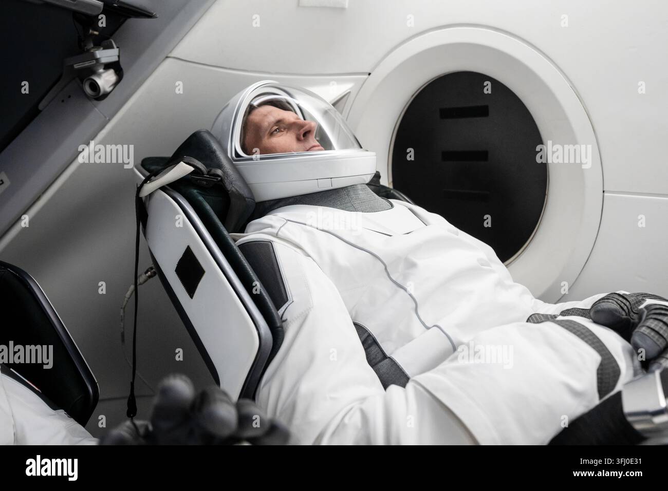 CSA-Astronaut Josh Kutryk sitzt in einem Dragon-Raumschiff-Mockup, 30. April 2026 Stockfoto