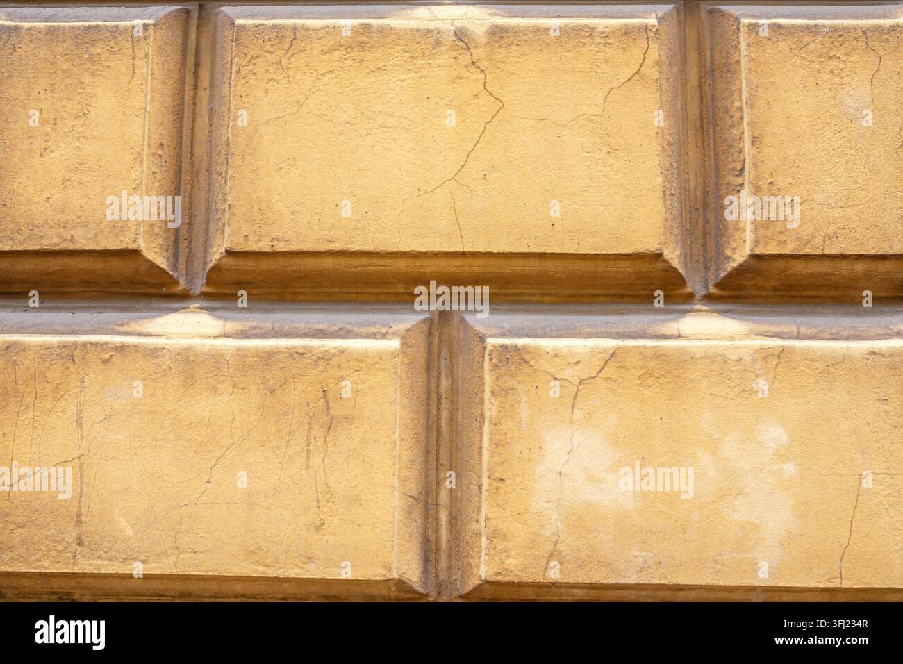 Beige rustikale Steinwand mit rechteckiger Blockstruktur Stockfoto