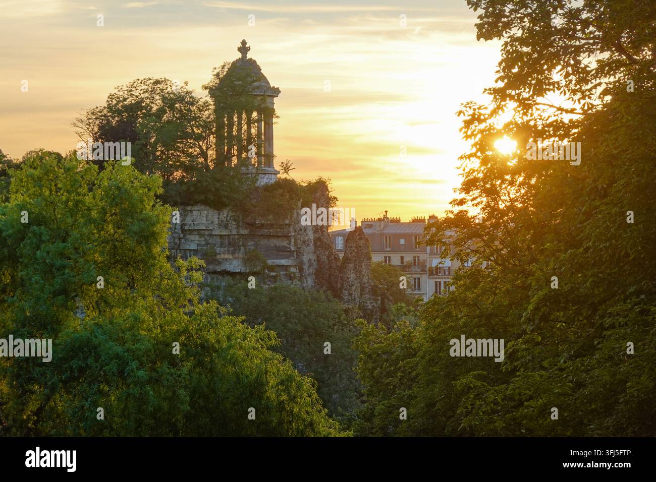 Paris, Parc des Buttes-Chaumont, Belvedere // Paris, Parc des Buttes-Chaumont, Belvedere Stockfoto