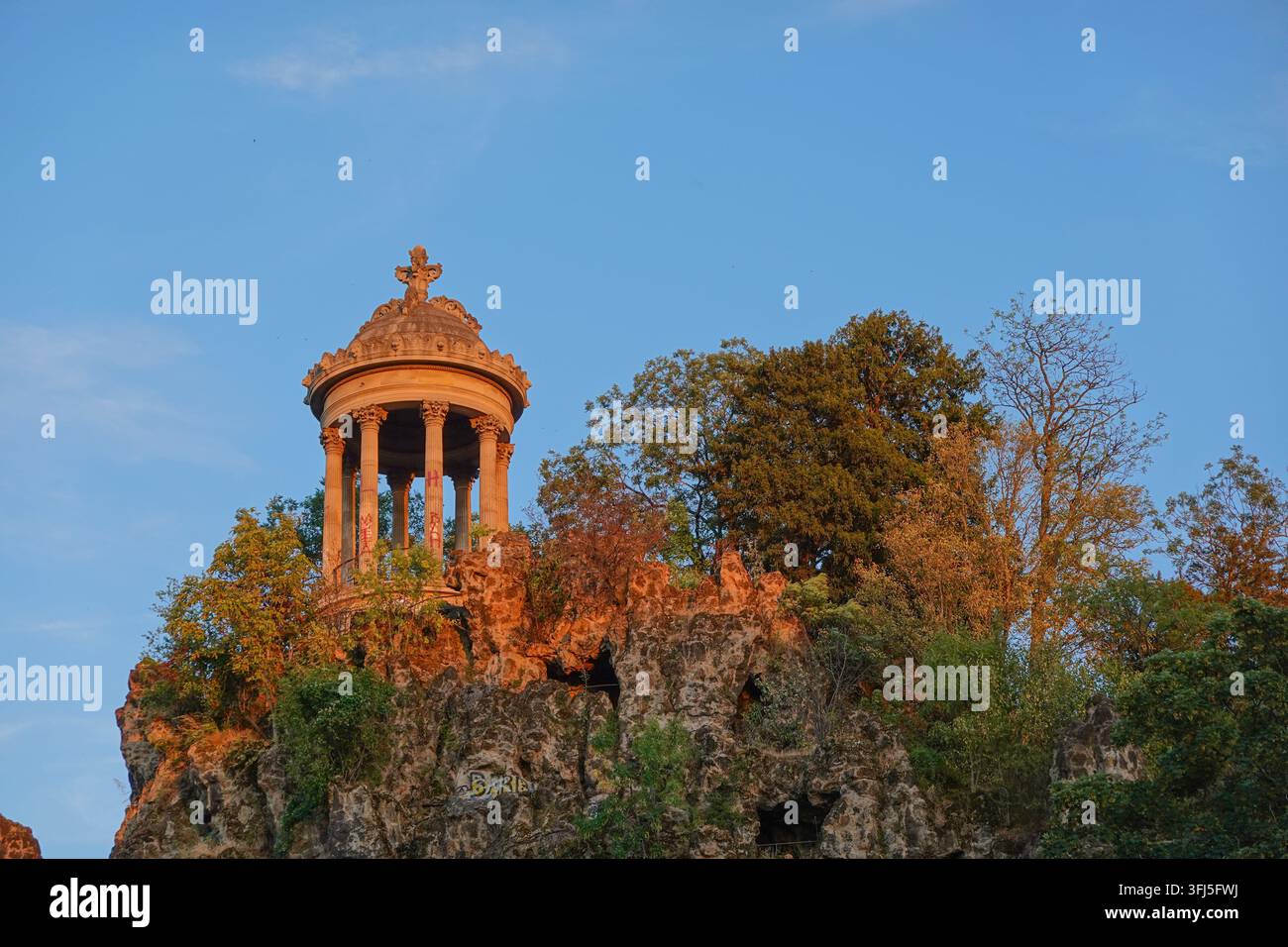 Paris, Parc des Buttes-Chaumont, Belvedere // Paris, Parc des Buttes-Chaumont, Belvedere Stockfoto