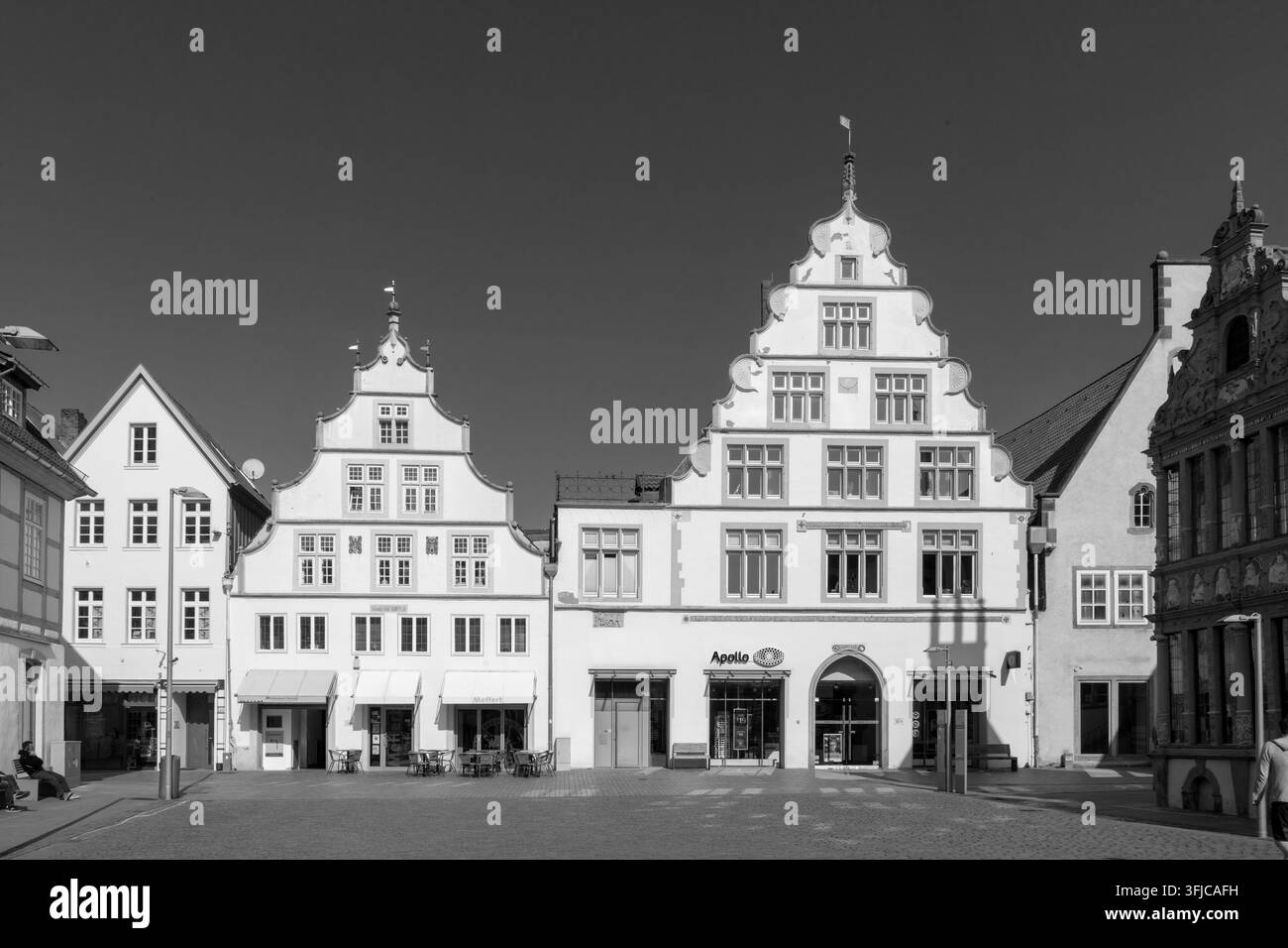 Lemgo, Deutschland - 9. März 2025: Wunderschön dekorierte Fachwerkhäuser auf Lemgo, der ehemaligen Hanse-stadt. Stockfoto