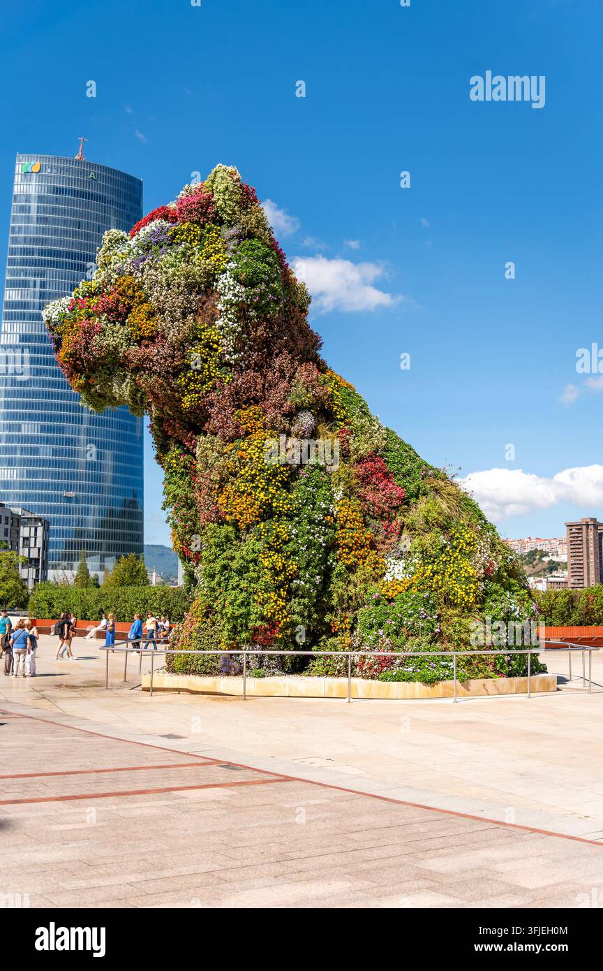 Puppy-Blumenskulptur von Jeff Koons vor dem Guggenheim-Museum, Bilbao, Spanien Stockfoto