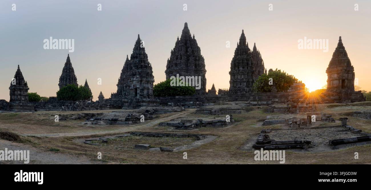 Panorama des Prambanan-Tempels in der Nähe von Yogyakarta, Zentral-Java, Indonesien Stockfoto