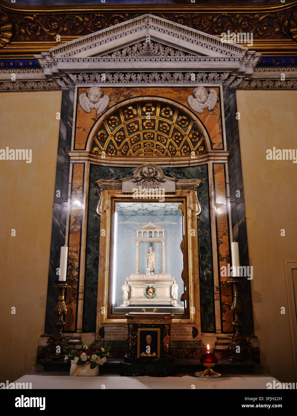 Reliquiar der Heiligen Agnes in der Kirche Sant'Agnese in Agone, Rom, Lazio, Italien, April 2024 Stockfoto