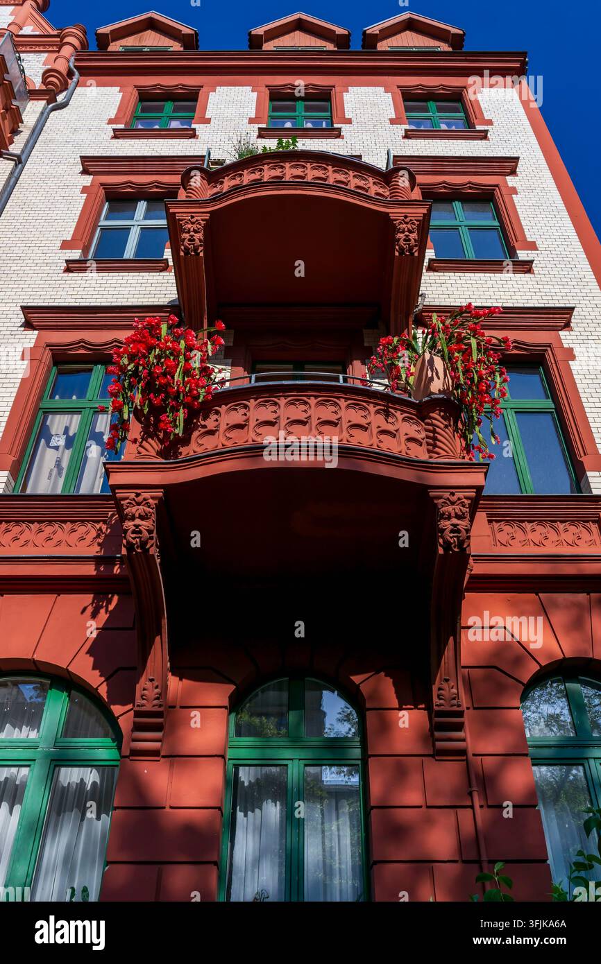 Architektonisches Detail des historischen Wohnhauses in der Jägerallee 15 im Potsdamer Stadtteil Jägervorstadt. Entworfen vom Potsdamer Architekten Julius Ott Stockfoto