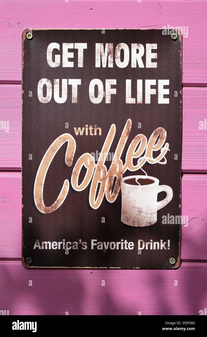 Holen Sie mehr aus dem Leben, Vintage-Kaffeeschild Stockfoto