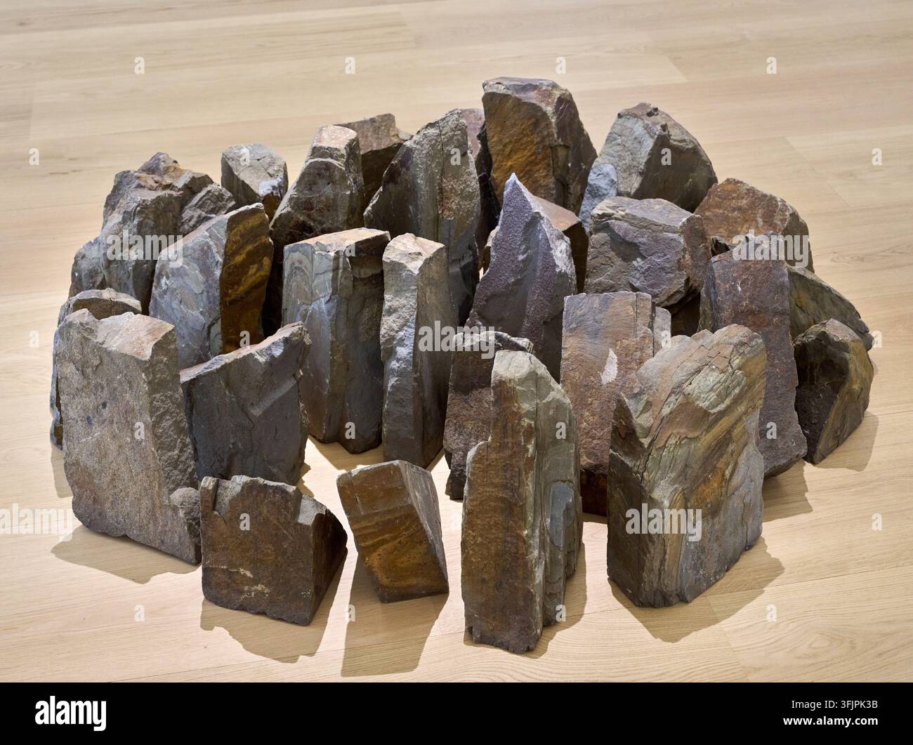 Kreis aus stehenden Steinen, vor 1990, Richard Long (Bristol, 1945), Sammlung Faro Santander Stockfoto
