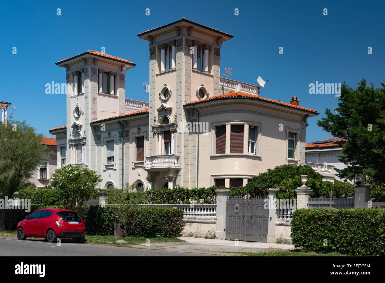 Ein einzigartiger Hotelkomplex in Livorno, Italien, Europa. Stockfoto