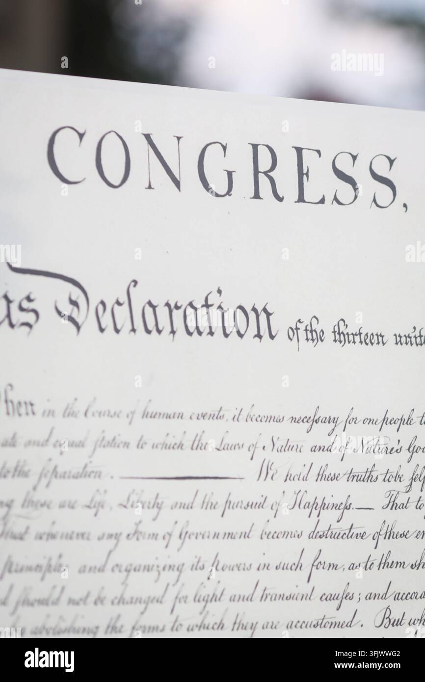 Replik der US-Unabhängigkeitserklärung auf einer Außenwerbetafel. Stockfoto