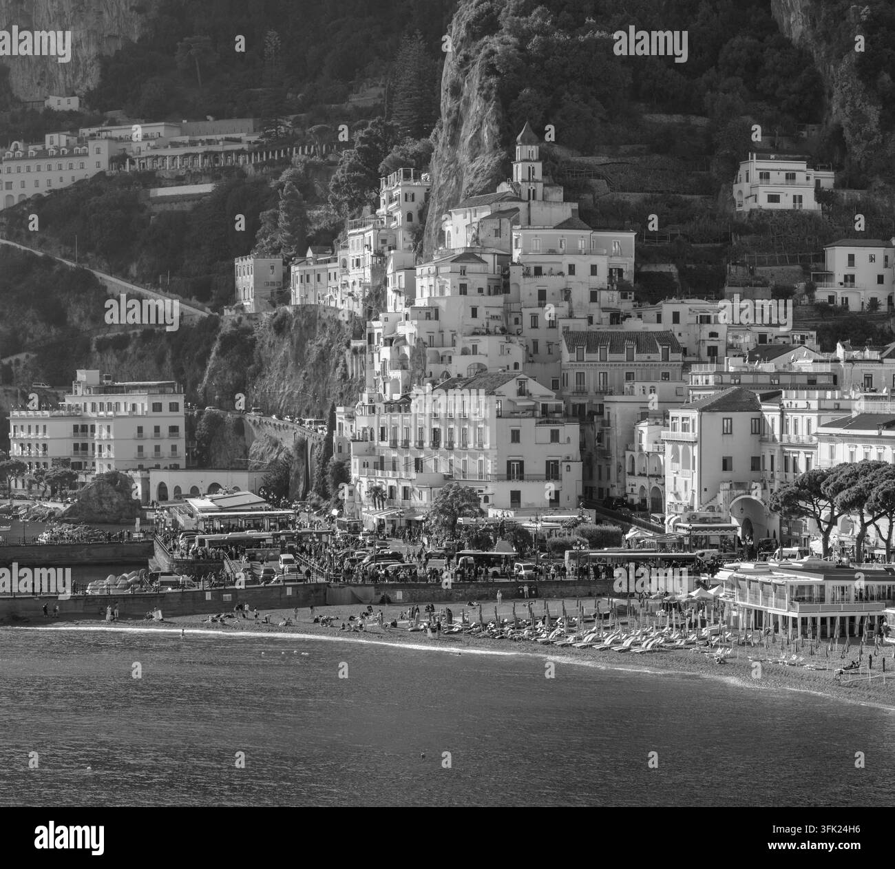 Amalfi - Amalfiküste - Die Küste und der Strand. Stockfoto