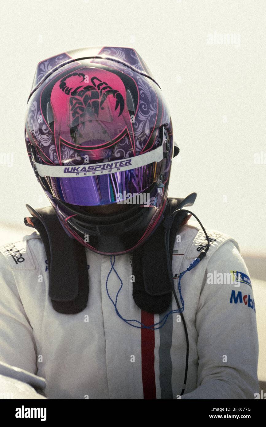 MISANO ADRIATICO, ITALIEN - 20. SEPTEMBER 2026: Ein mittleres Frontporträt des ungarischen Rennfahrers Benjamin Berta, der nach unten schaut und den benutzerdefinierten Pi zeigt Stockfoto