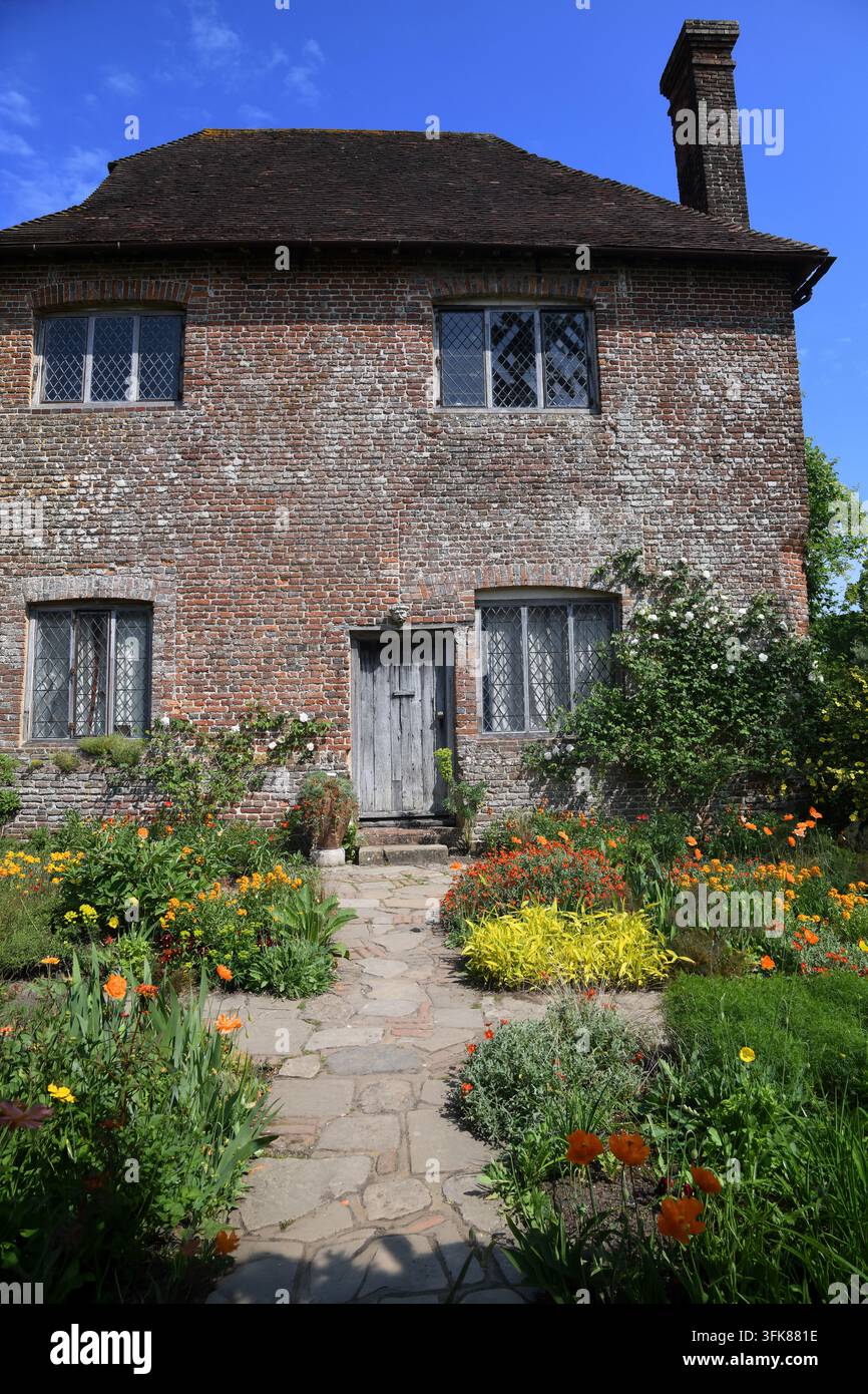 Garten vor einem Cottage Stockfoto