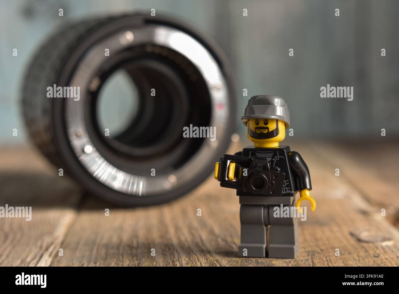 Lego-Figur mit Kameralinse Stockfoto