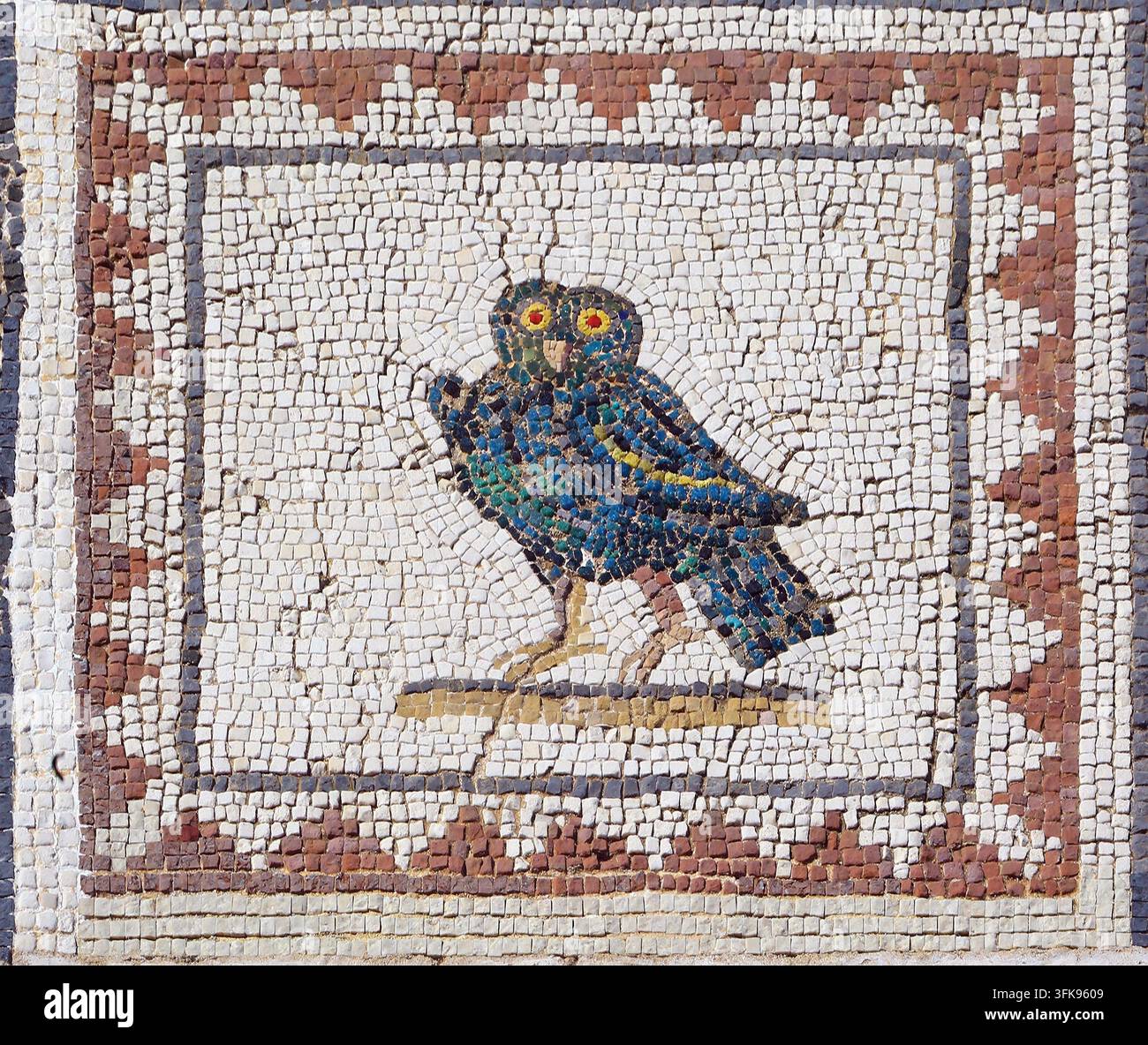 Antikes römisches Mosaik, das eine Eule darstellt, Sevilla Stockfoto